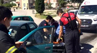 Burdur'da trafik kazasında otomobil devrildi: 2 yaralı