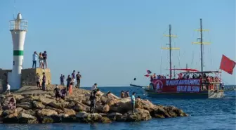 Antalya'da denizde ve karada İstiklal Marşı okundu