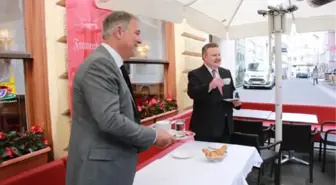 Avusturya'da Kovid-19 tedbirleri gevşetiliyor 7 ay sonra restoranlar açıldı