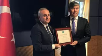 Bolathan bebeğin hayatını kurtaran AK Parti'li Recep Şeker'e, Kazakistan'dan onur diploması