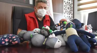 FABRİKA ARTIĞI ÇORAPLAR, KÖY ÇOCUKLARI İÇİN OYUNCAĞA DÖNÜŞTÜ