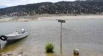 GÖMBE VE ELMALI OVALARINA HAYAT VEREN BARAJDA SU SEVİYESİ DÜŞTÜ