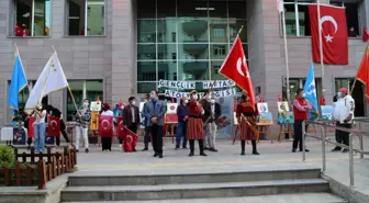 Gümüşhane'de binlerce kişi saat 19.19'da İstiklal Marşı okudu