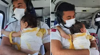 Kaynar suyla yanan Beril bebek ve Acil Tıp Teknisyeni Mehmet Canko'nun fotoğrafı sosyal medyada gündem oldu