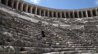 Ünlülerin de hayran kaldığı Aspendos ziyaretçilerini cezbediyor