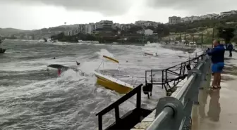 İzmir'de fırtına dehşeti...Dikili'de tekneler battı