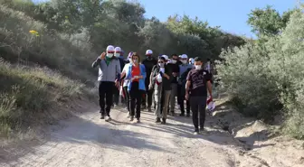 Nevşehir protokolü Kapadokya'daki Meskendir Vadisi'nde çöp topladı