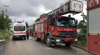 Son dakika haber... Sakarya'da kendini yangın çıkardığı evine kilitleyen kişiyi ekipler ikna etti