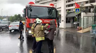 15 katlı binanın 4. katındaki yangında mahsur kalan anne ve çocuğu itfaiye kurtardı