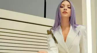 Şarkıcı Ece Seçkin, Instagram'dan peş peşe iç çamaşırsız pozlarını paylaştı