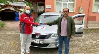 Babasından kalan otomobili, vasiyeti üzerine Kızılay'a bağışladı