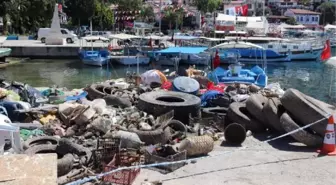 KAŞ'TA DENİZ DİBİ TEMİZLİĞİNDE ÇIKAN ATIKLAR ŞAŞIRTTI