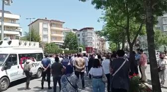 Silivri'de kavgada hayatını kaybeden gencin ailesi ve yakınları adliye önünde bir araya geldi