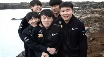 Xiaohu, iki farklı rolde uluslararası bir kupa kazanan ilk League of Legends oyuncusu oldu