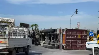 DORSESİ DEVRİLEN TIR'IN ŞOFÖRÜ YARALANDI