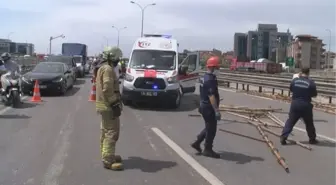 SAMANDIRA TEM OTOYOLU'NDA TIR DEVRİLDİ, YOL TRAFİĞE KAPANDI