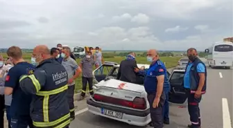 Tekirdağ'da servis midibüsü ile otomobil çarpıştı; aynı aileden 6 yaralı