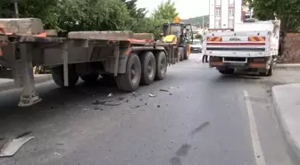 Arnavutköy'de tır ile kamyonet çarpıştı