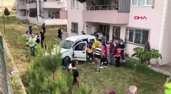 Hafif ticari araç sitenin bahçesine düştü: 5 yaralı