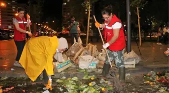 Gönüllü kadınlar, pazardaki sebze meyve atıklarını toplayıp gübreye dönüştürüyor - Yeniden