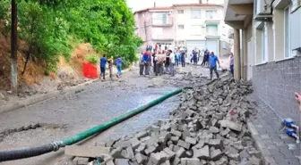 MANİSA'DA SAĞANAK YAĞIŞ HAYATI OLUMSUZ ETKİLEDİ