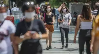 Hafta içi 22.00­-05.00 saatleri arasında getirilen sokağa çıkma kısıtlaması sosyal medyada büyük ses getirdi