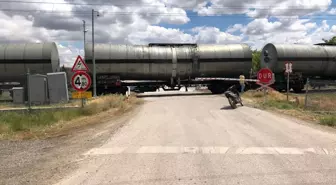 Başkent'te yük treni traktöre çarptı; 1 yaralı