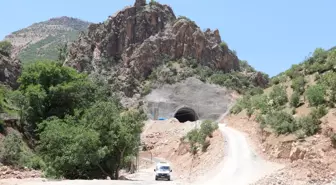 Huzurun tesis edildiği Siirt ve Şırnak'ta dağlarda açılan tünellerle ulaşım kolaylaşacak