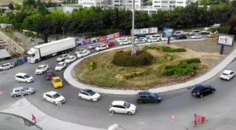 Kuyumcukent'te İBB'nin yaptığı kavşak çalışması trafiği kilitledi