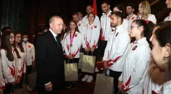 Cumhurbaşkanı Erdoğan'dan sporculara 'Madalyaları çaldırmayın' uyarısı: Kasa hediye edebiliriz