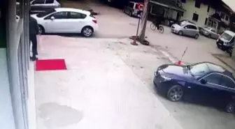 Kavşakta otomobilin çarptığı bisikletli hayatını kaybetti