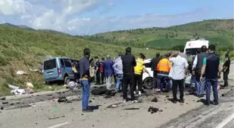 Son dakika haberleri... SİVAS'TA OTOMOBİL İLE HAFİF TİCARİ ARAÇ ÇARPIŞTI: 9 ÖLÜ