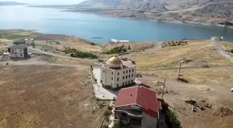 Baraj manzaralı cami, para bitince minaresiz kaldı