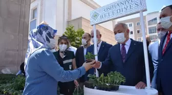 Osmaniye Belediyesi, 'Pandemide bir destek daha' sloganıyla fide dağıtımına başladı