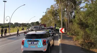 Antalya'da ağaca çarpan otomobilin sürücüsü hayatını kaybetti