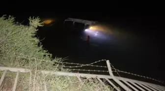 Adana'da traktör sulama kanalına düştü