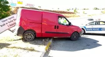 Hurdaya dönen aracın sürücü kazayı hafif sıyrıklarla atlattı