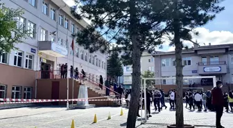 Niğde'de LGS kapsamında 8. sınıf öğrencilerine yönelik merkezi sınav başladı