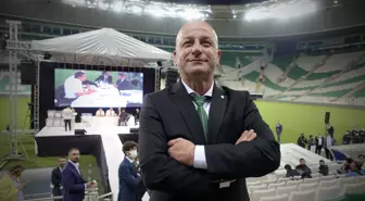 Bursaspor'un yeni başkanı Hayrettin Gülgüler mazbatasını aldı