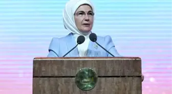 Son Dakika | ANKARA -Cumhurbaşkanı Recep Tayyip Erdoğan'ın eşi Emine Erdoğan, '2021 Vakıf İyilik Ödülleri'ni verdi (2)