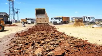 Siverek'te Kırsal Mahallelerin Yol Kalitesi Artıyor