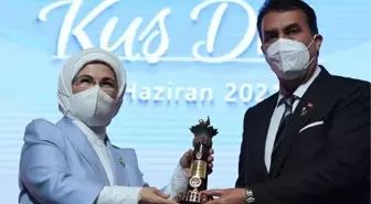 Emine Erdoğan'dan Osmangazi Belediye Başkanı Dündar'a 'Vakıf İnsan' Ödülü