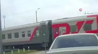 Rusya'da kırmızı ışığa aldırmayan cipi tren biçti: 2 ölü