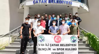 Çatak Belediye Başkanı Şeylan milli takım seçmelerine katılacak sporcularla bir araya geldi