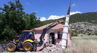 Künk minareye 'uygunsuzluk' yıkımı