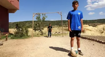 Şehitkamil Belediyesi, genç futbol tutkununa duyarsız kalmadı