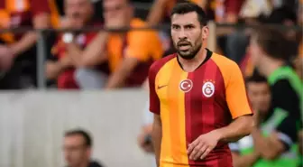 Galatasaray'a veda eden Şener Özbayraklı, Başakşehir'le 2 yıllık sözleşme imzaladı