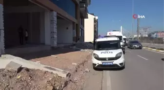 Yoldan geçen vatandaşlar gördü, iple asılmış halde cesedi bulundu