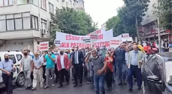 Pazarcı esnafı, pazar yerlerinin taşınmasını protesto etti