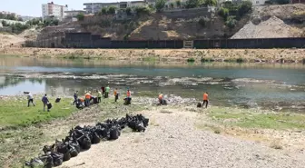 Cizre Belediyesince Dicle Nehri kıyısında temizlik çalışması yapıldı